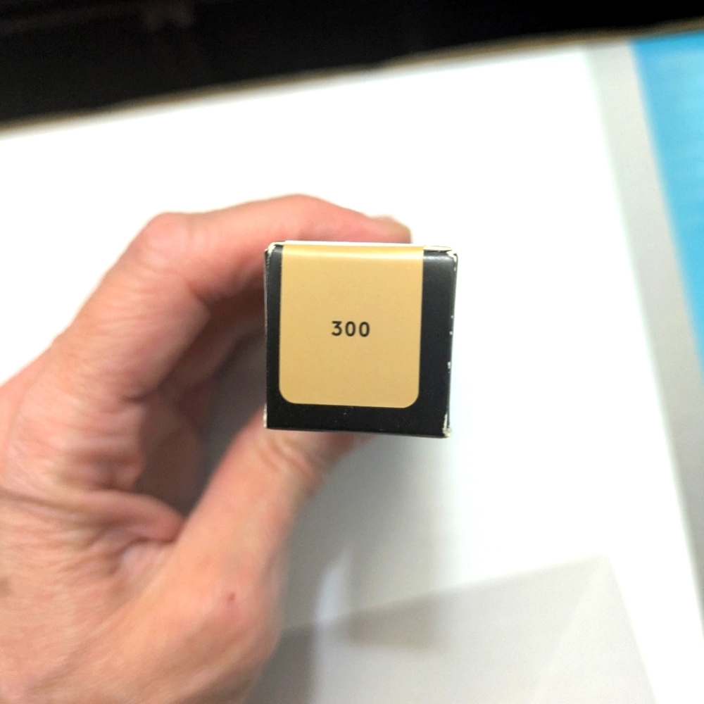 NWT Fenty Beauty Long Lasting Light As Air Liquid Foundation. - Picture 5 of 5